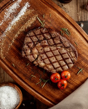 Ancho Steak
Make Argentina's favorite cut of meat, with all the trimmings and sauces, available in our dinner classes.