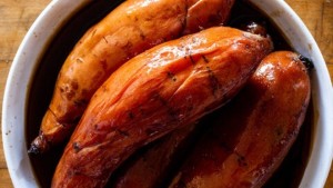 Sweet Potatoes in Piloncillo Syrup (Camote en Tacha)
Soft sweet potatoes simmered in raw cane sugar syrup with cinnamon and clove.