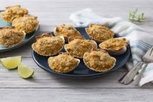 Casquinha de Siri
Baked crab with spices and a squeeze of lime — a coastal classic.