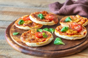 São Paulo’s Beloved Mini Pizza
Fresh from a family oven — cheesy, crispy, and loved by locals.