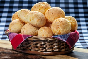 Pão de Queijo (Cheese Bread)
Fluffy and cheesy bites, Brazil’s most beloved snack.