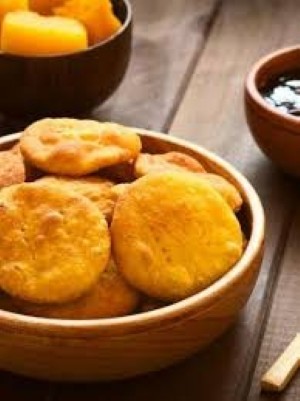 Sopaipillas 
Golden pumpkin fritters served hot with pebre salsa.