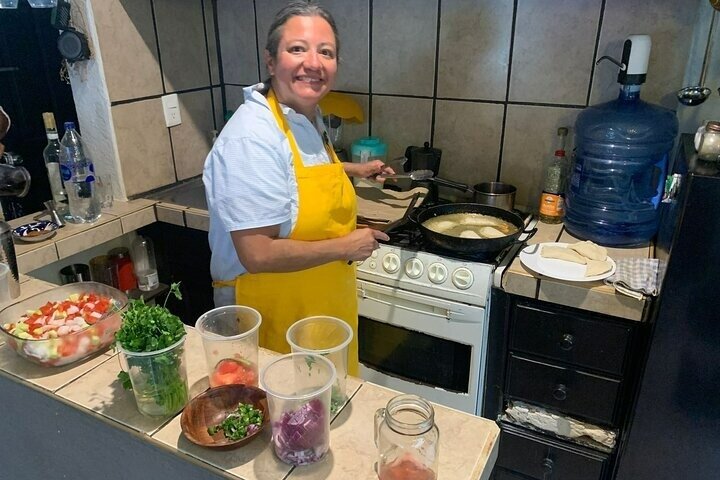 3hr Cooking Class in Medellín with Traditional Recipes and Drinks
