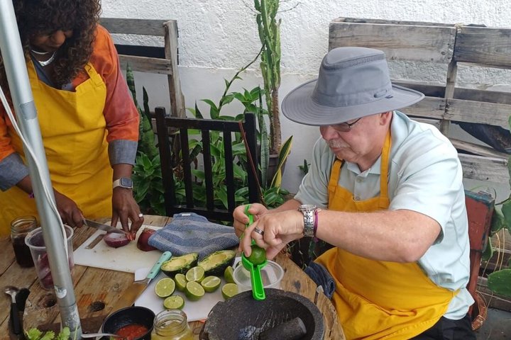 3hr Cooking Class in Cuernavaca 8 Recipes and Bottomless Drinks — foto 3