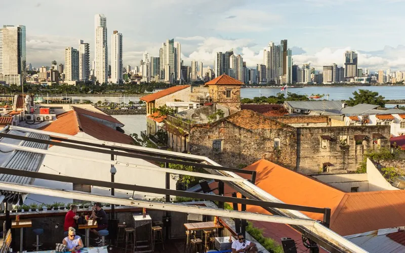 Tántalo Kitchen & Roofbar