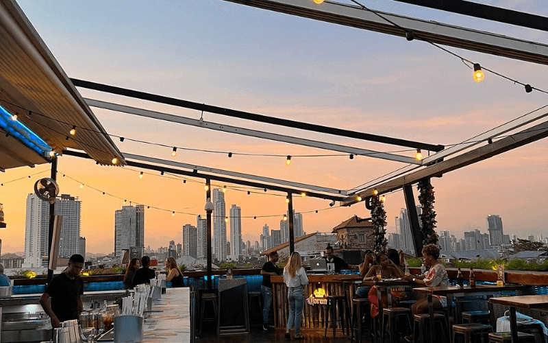 Tántalo Kitchen & Roofbar