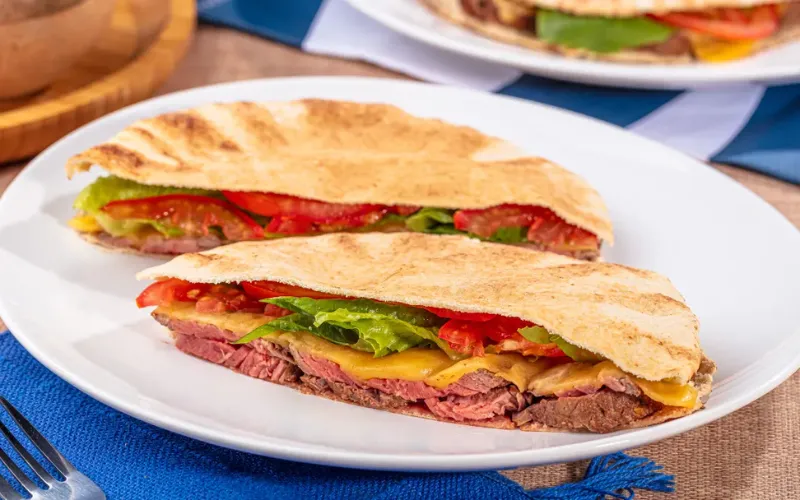 What to eat in Brasília, Brazil. Discover traditional dishes, local flavors, and the best food spots in the capital.